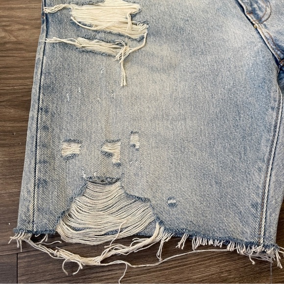 LEVI’s 412 SLIM FIT 9" Men’s Distressed Denim Shorts - Picture 2 of 12